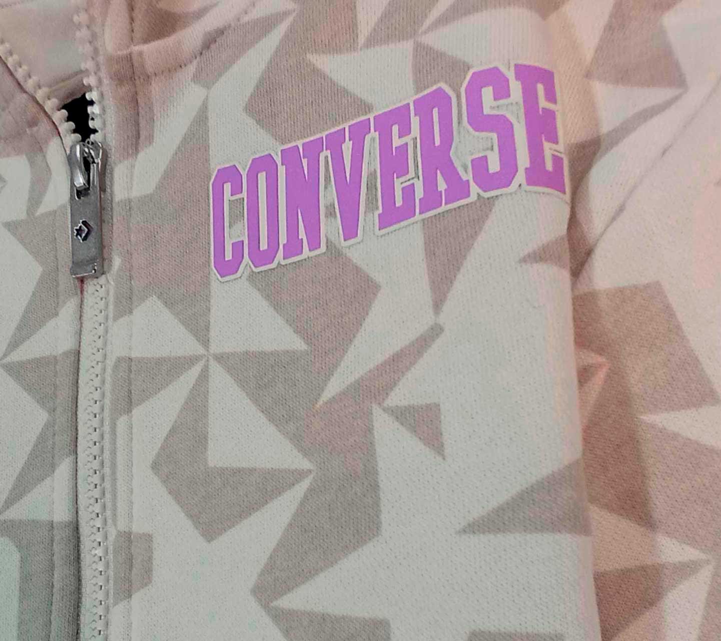 Conjunto Estampado Converse Multicolor para Niña Close up logo 