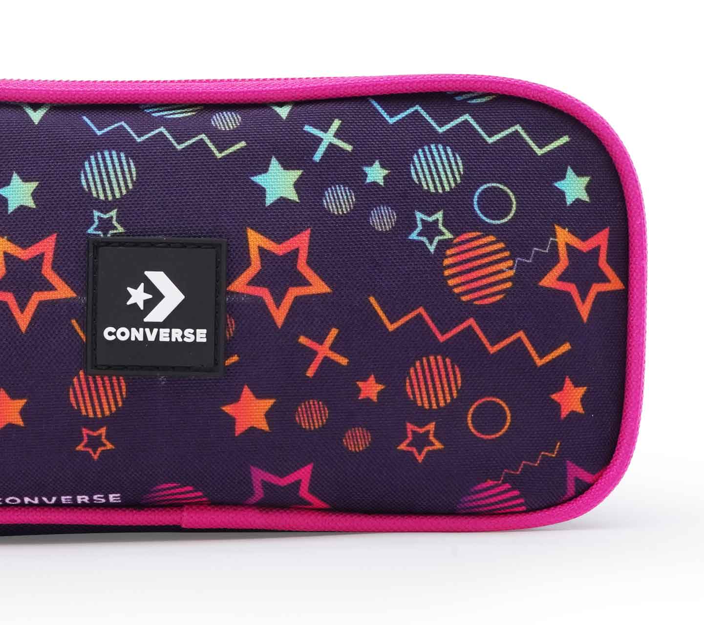 Lapicera Converse BTS 24 Multicolor con Fondo Lila Unisex Close up al logo central