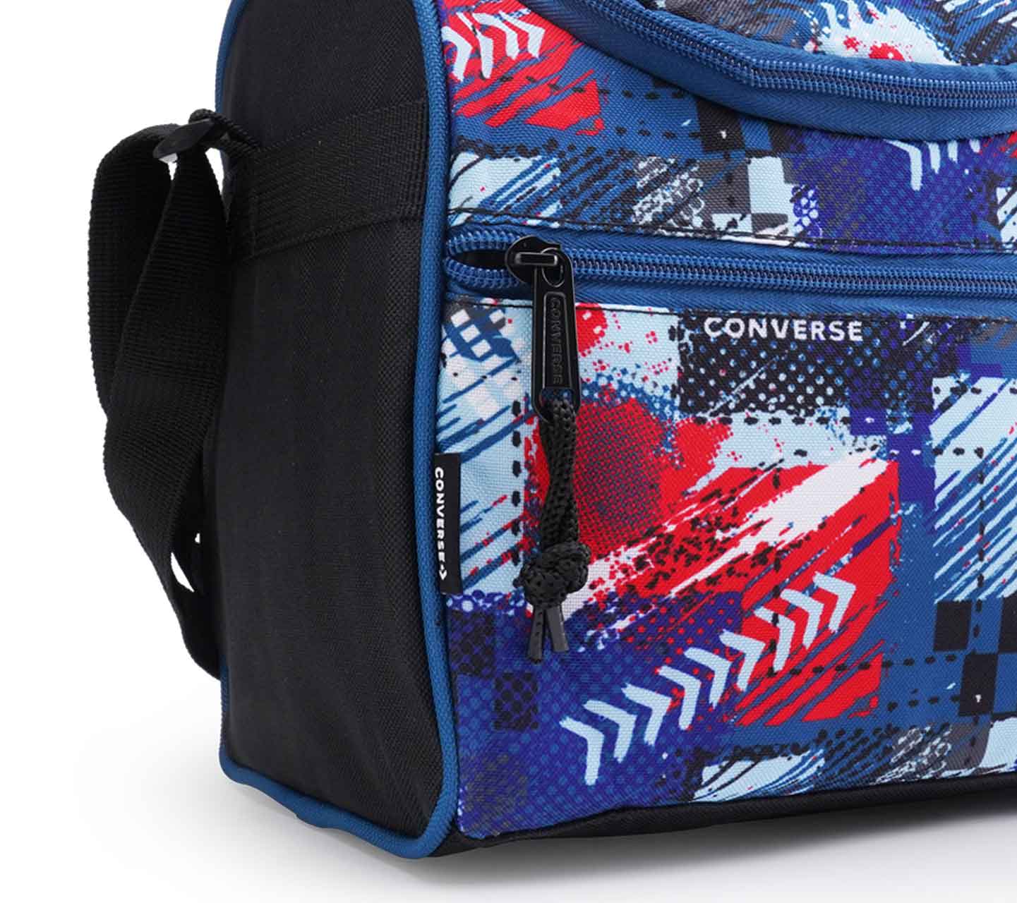 Lonchera Converse BTS 24 Multicolor y Contrastes Rojo Unisex Close up al cierre