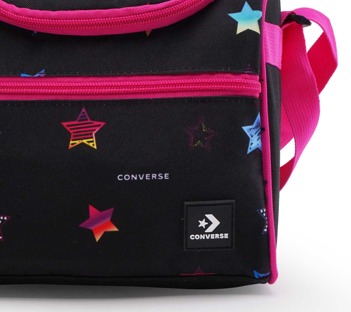 Lonchera Converse BTS 24 Multicolor con Impresión de Estrellas Unisex Close up al logo