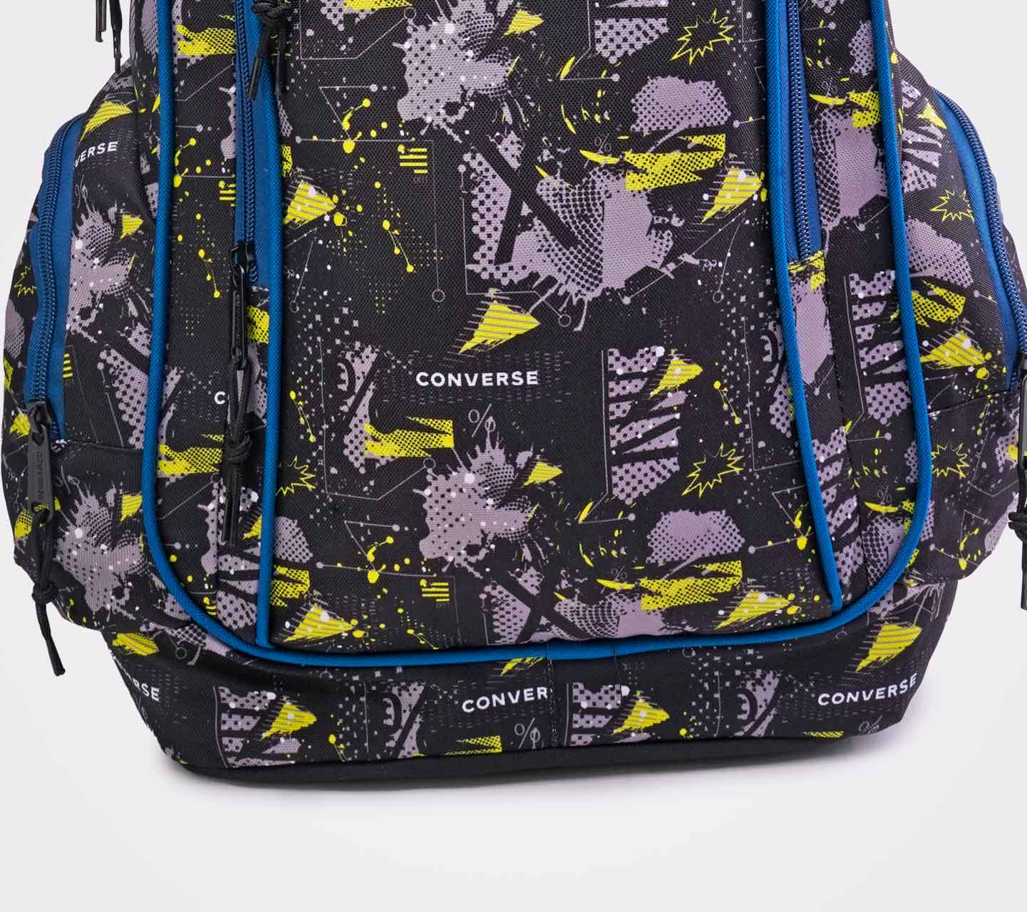Mochila Converse BTS 24 Negra y Contrastes Amarillos Unisex Close up parte inferior