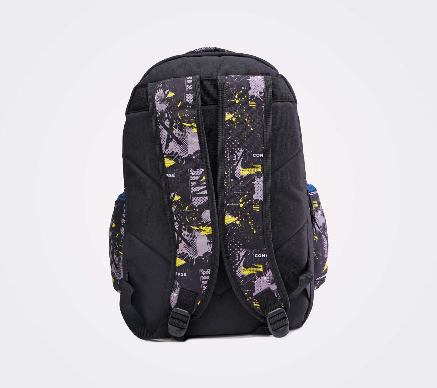 Mochila Converse BTS 24 Negra y Contrastes Amarillos Unisex Vista trasera
