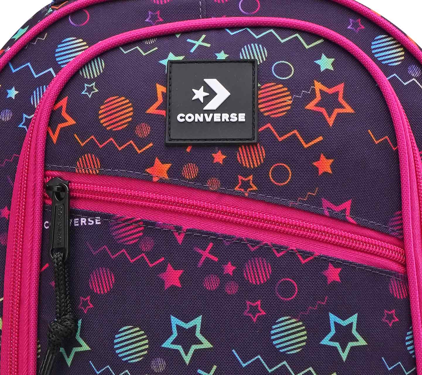 Mochila Converse BTS 24 Lila Multicolor con Fondo Lila Unisex Close up al logo central
