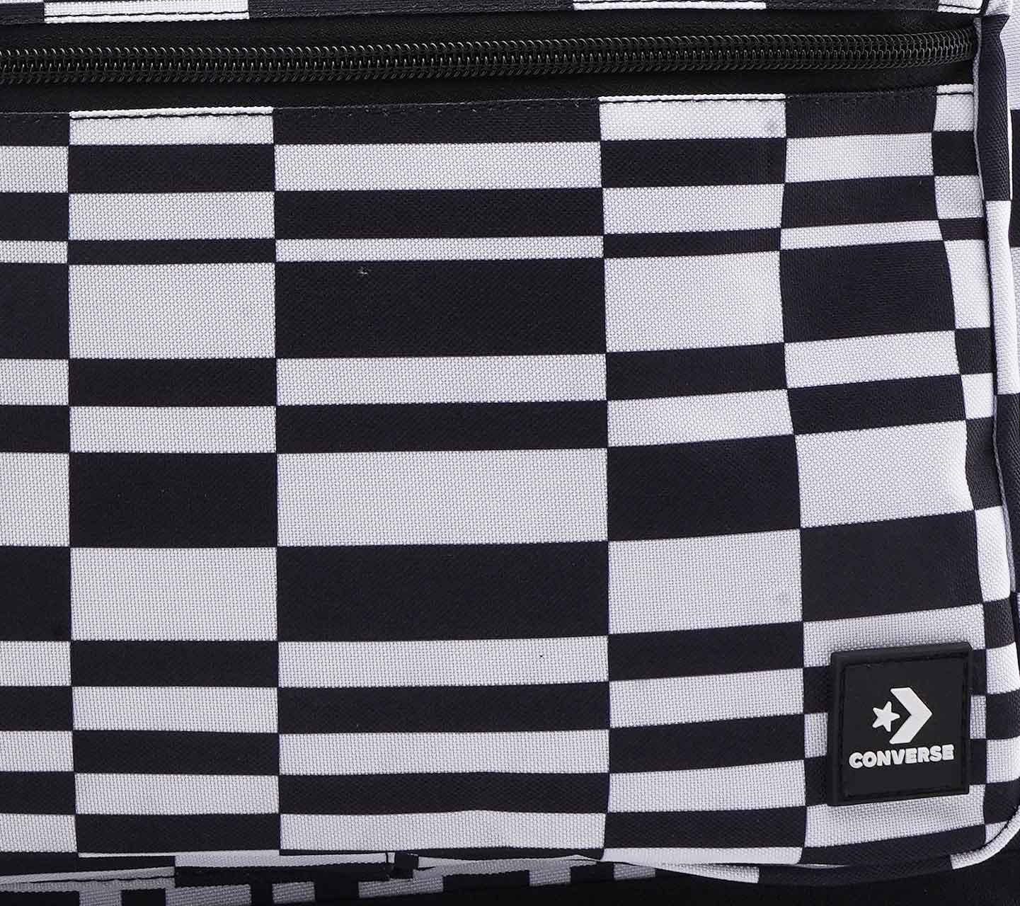 Mochila Converse BTS 24 Negra y Contraste Blanco Unisex Vista del estampado