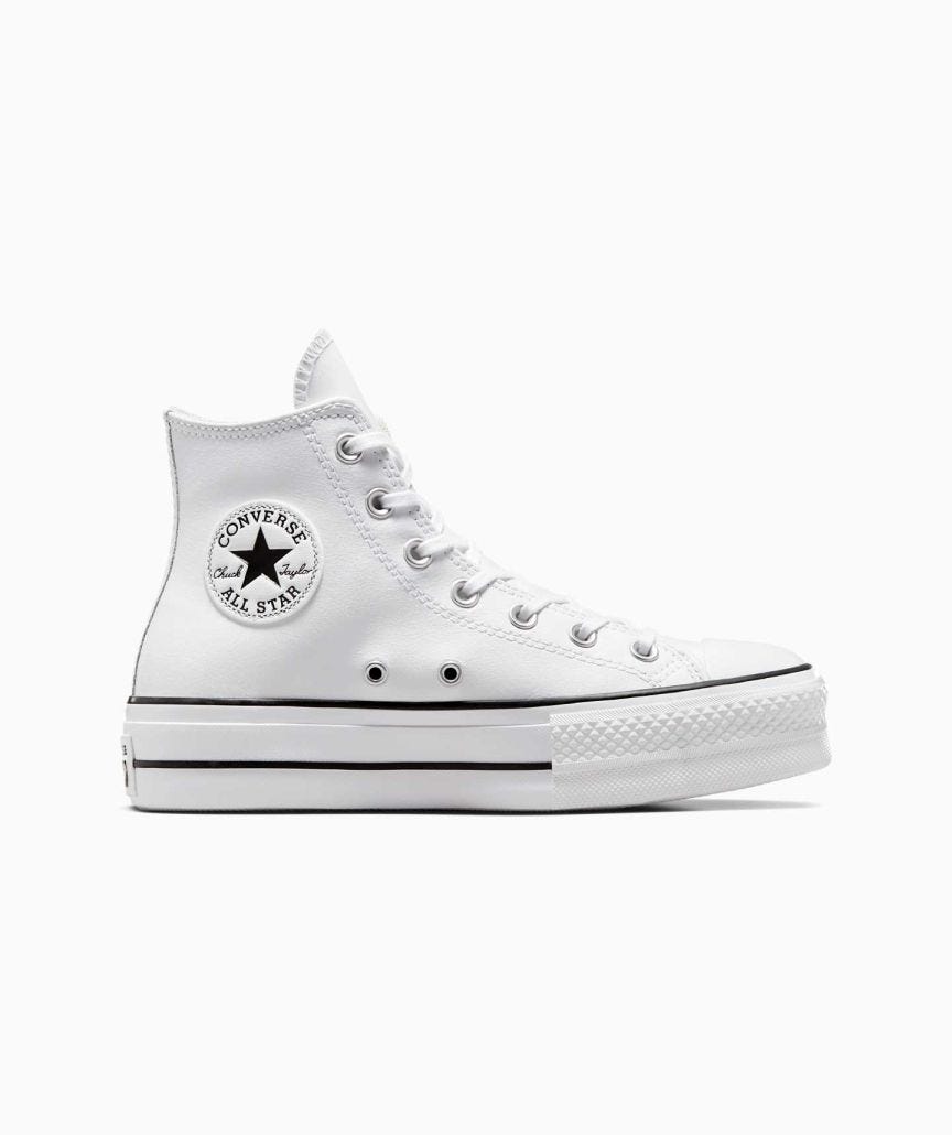Tenis Converse de Plataforma Lift Blancos en Bota de Piel para Mujer Vista close up de lifestyle