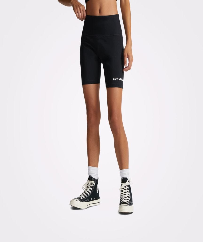 Biker Converse Negro para Mujer Vista parte frontal con modelo de lifestyle