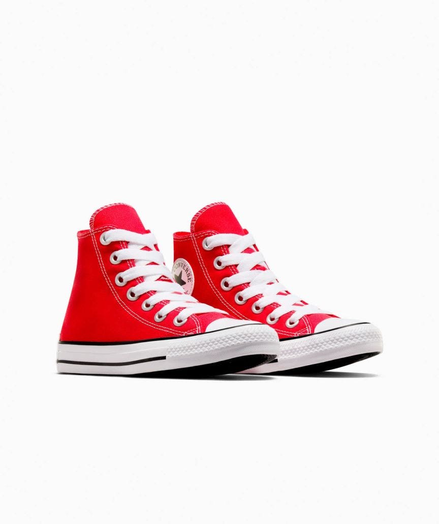 Tenis Converse Chuck Taylor All Star Rojos en Bota de Lona para Joven Vista lateral derecha del par
