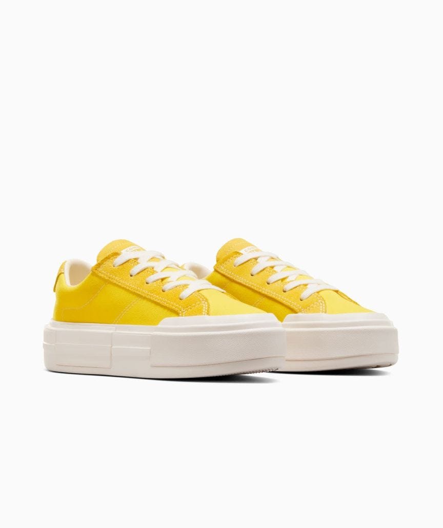 Tenis Converse de Plataforma Chuck Taylor Cruise Amarillos en Choclo de Lona para Mujer Vista lateral derecha del par